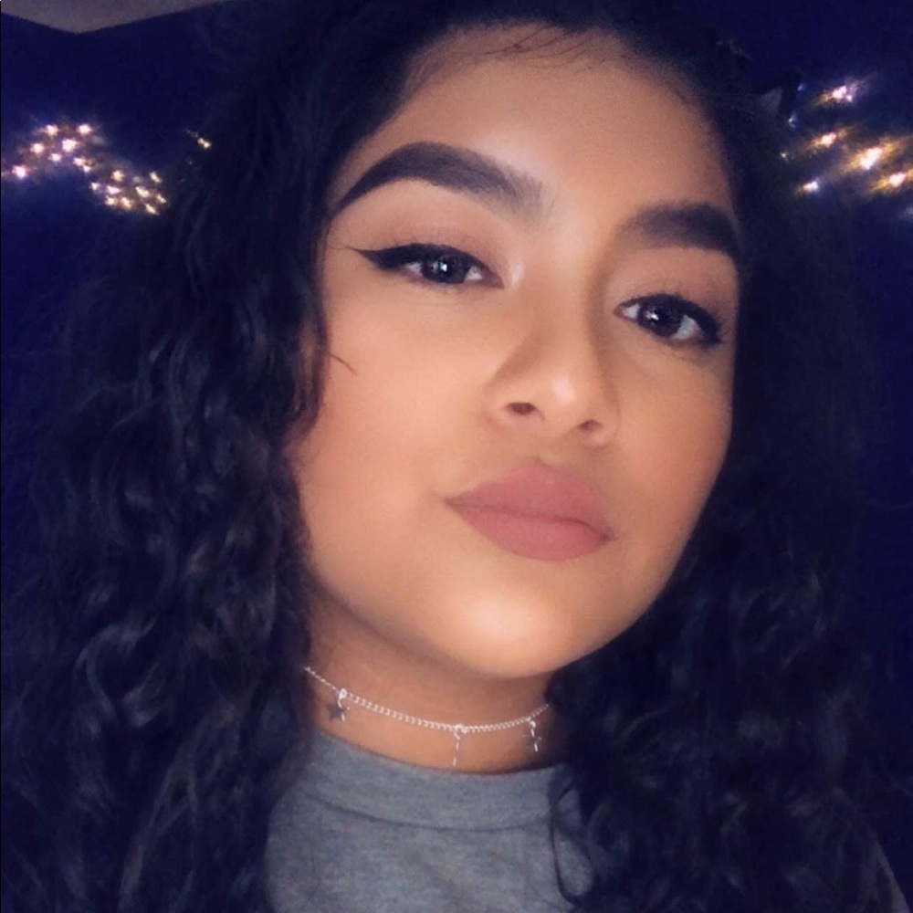 Meet your Posher, Ana